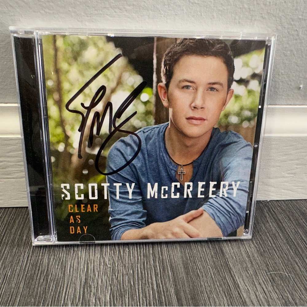 Autographed Scotty mccreery CD - like new condition